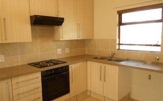 3 Bedroom Simplex in Maroeladal