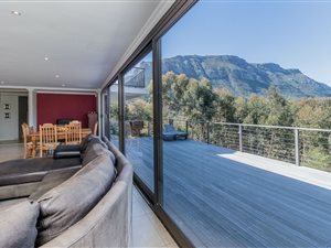 4 Bed House in Mount Rhodes