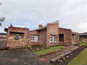 4 Bed House in Loerie Park