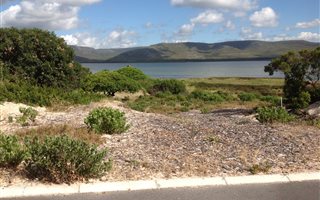 985 m² Land available in Flamingo Bay