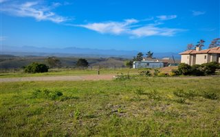 800 m² Land available in The Hill Estate