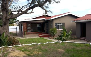 4 Bedroom House in Da Nova