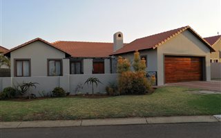 3 Bedroom House in Monavoni