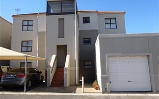 2 Bedroom Apartment in Vredekloof