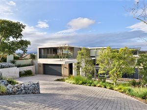 4 Bed House in Oubaai and surrounds