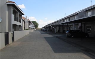 1 Bedroom Townhouse in Brenthurst