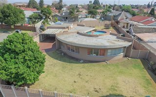 3 Bedroom House in Glenanda