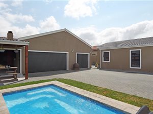 6 Bed House in Rouxville