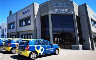 100 m² Commercial space in Tableview