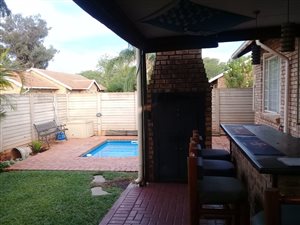 2 Bed Townhouse in Doornpoort and surrounds
