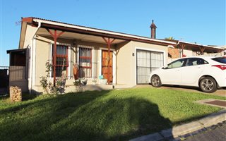 2 Bedroom House in Protea Village