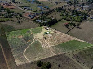 2.4 ha Land available in Bredell AH