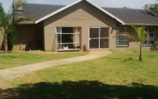 3 Bedroom House in Schuinshoogte