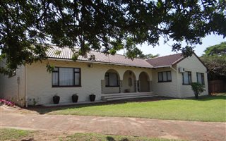 9 Bedroom House in Bazley Beach