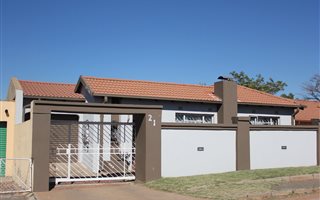 3 Bedroom House in Eldorado Park