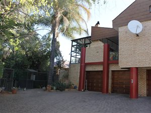 7 Bed House in Safari Gardens