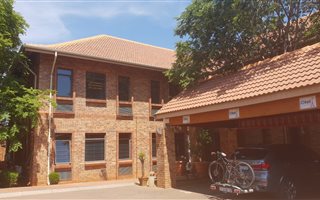 170 m² Office Space in Die Hoewes
