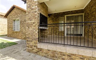 3 Bedroom Townhouse in Amberfield Manor