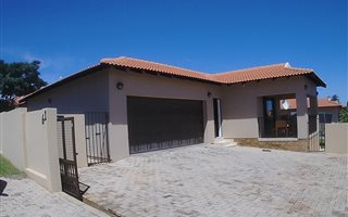 4 Bedroom House in Krugersdorp Central