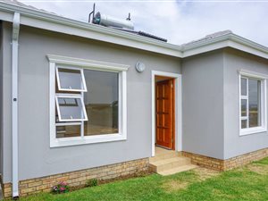 2 Bedroom House in Klippoortje