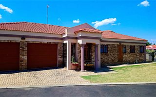 2 Bedroom House in Grimbeek Park