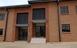 462 m² Commercial space in Silver Lakes