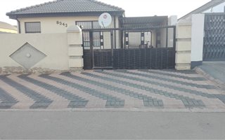 2 Bedroom House in Roodekop