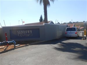 3 Bed Townhouse in Roodepoort West
