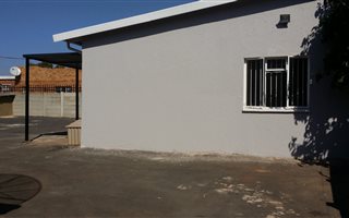 2 Bedroom Garden Cottage in Rhodesfield