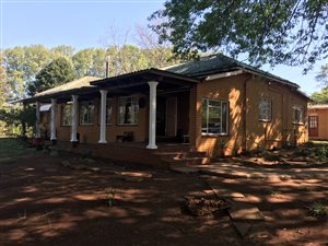 4.1 ha Farm in Howick West