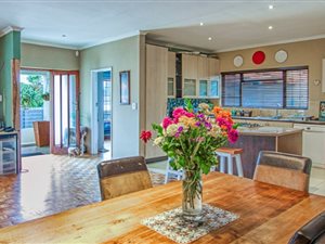 4 Bed House in Lakeside