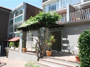 Bachelor apartment in Hurl Park