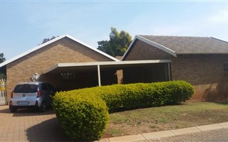 3 Bedroom Simplex in Theresa Park