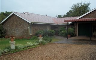 1.7 ha Farm in Raslouw AH