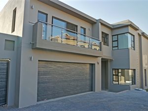 3 Bedroom House in Carlswald North Estate
