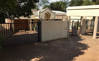 3 Bedroom Cluster in Lynnwood Glen