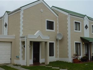 2 Bed Townhouse in Longdown