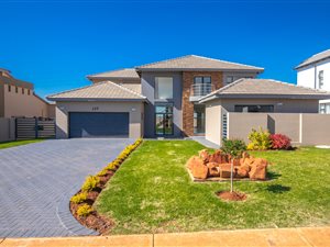 5 Bed House in The Hills