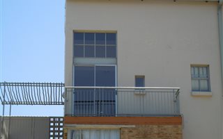 1 Bedroom Apartment in Parktown