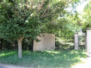 2267 m² Land available in Monument Park
