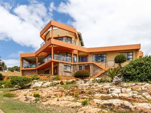 4 Bed House in Linkside
