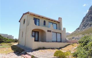 3 Bedroom House in Rooi Els