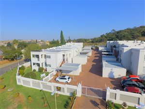 3 Bed Townhouse in Glenvista