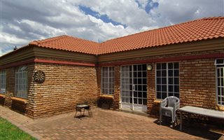 3 Bedroom House in Van Der Hoff Park