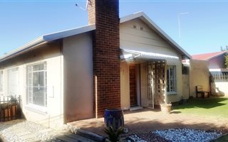 3 Bedroom House in Woodmere