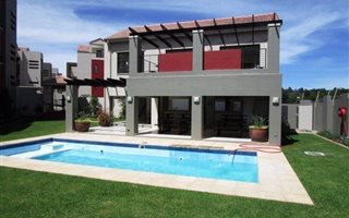 1 Bedroom Townhouse in Sunninghill