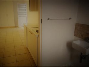Bachelor apartment in Mountview