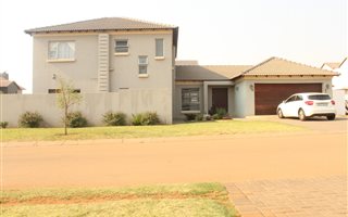 3 Bedroom House in The Meadows