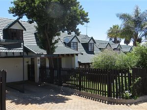2 Bed Townhouse in Weltevreden Park
