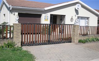 4 Bedroom House in Pacaltsdorp